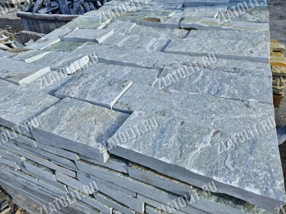 брусчатка из серо-зелёного златолита для мощения в наличии от производителя